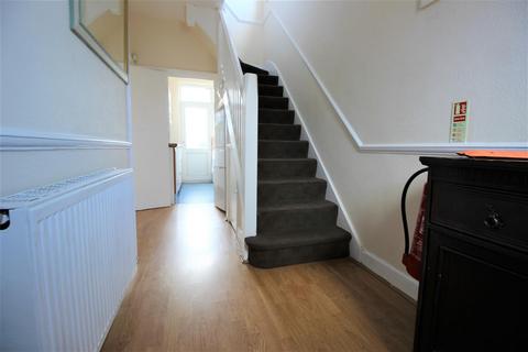 4 bedroom semi-detached house to rent, Dellfield Crescent, Uxbridge,