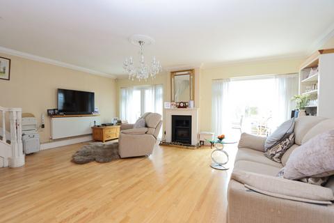 4 bedroom detached house for sale, High Road, Epping CM16