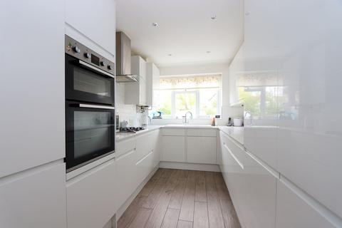 4 bedroom detached house for sale, High Road, Epping CM16