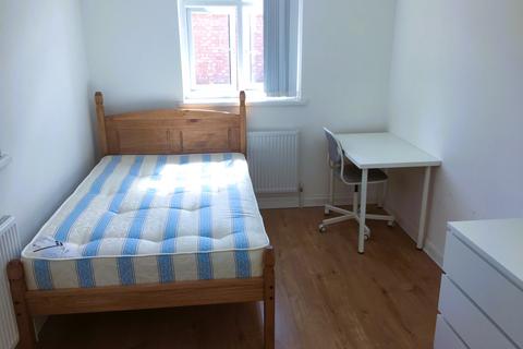 Studio to rent, Westwood Road, Ilford IG3