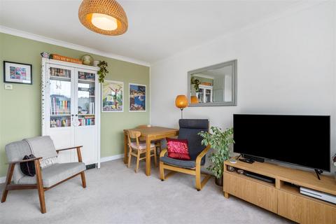 2 bedroom flat for sale, Worple Road, West Wimbledon SW20