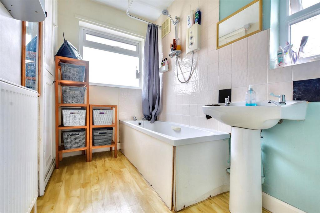Bathroom 1.jpeg