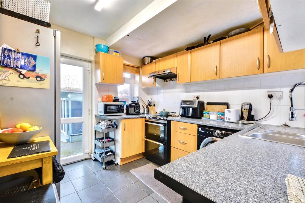 Kitchen 1.jpeg