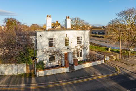 5 bedroom semi-detached house for sale, Front Brents, Faversham, ME13