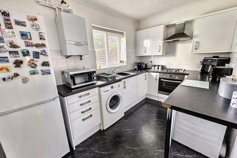 2 bedroom flat for sale, Wimborne