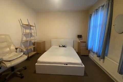 1 bedroom in a house share to rent, House-share, Westdown Road, London, E15