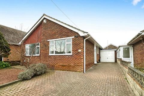 3 bedroom bungalow to rent, Bramber Avenue North, Peacehaven