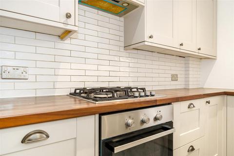 41a Avenue Road, Brentford, TW8 9NS