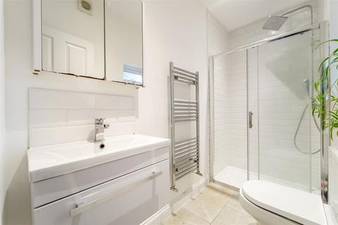 41a Avenue Road, Brentford, TW8 9NS