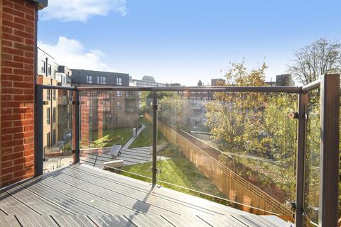 2 bedroom flat for sale, Boundaries Road, Balham, London, SW12