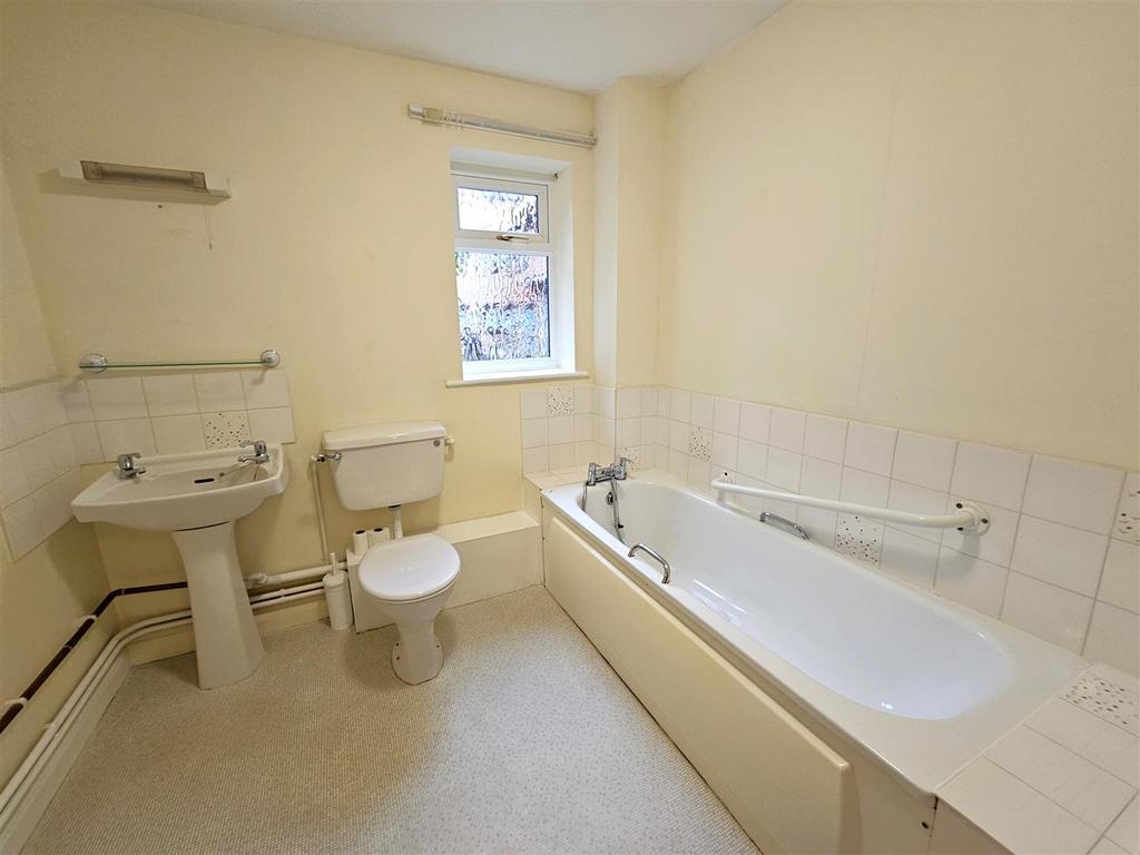 Bathroom.jpg