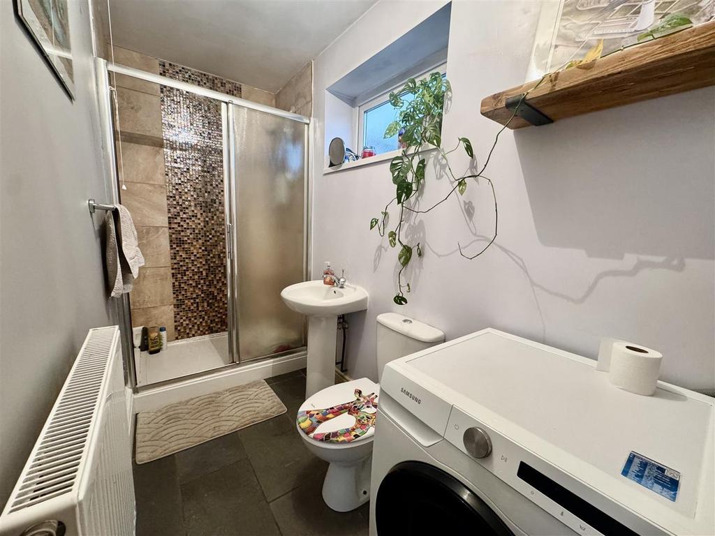Utility/shower room