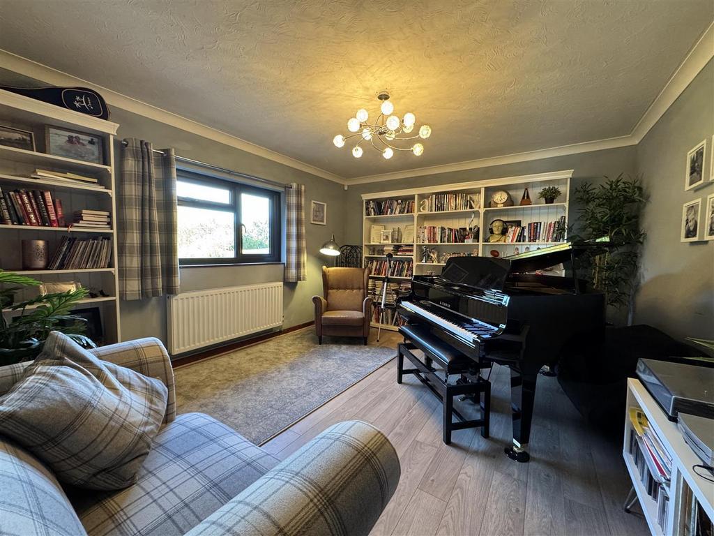 Dining room/bedroom