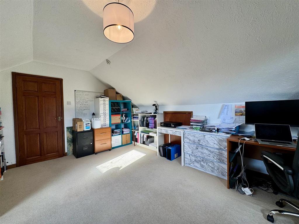 Bedroom/office
