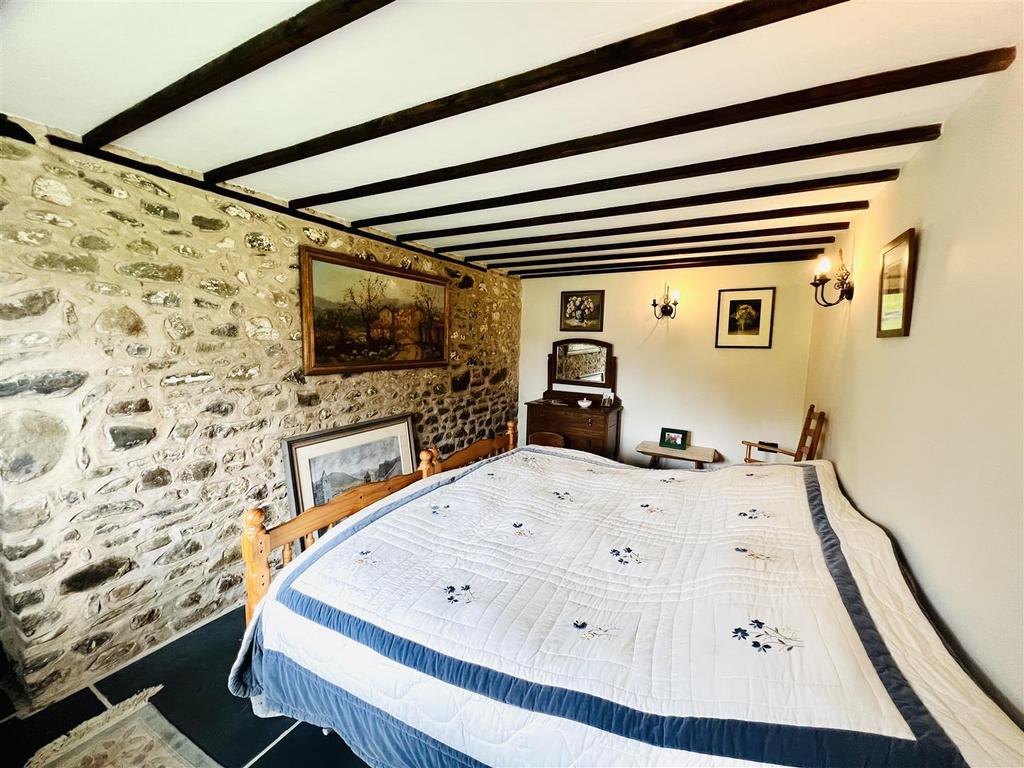 1 st floor    master bedroom