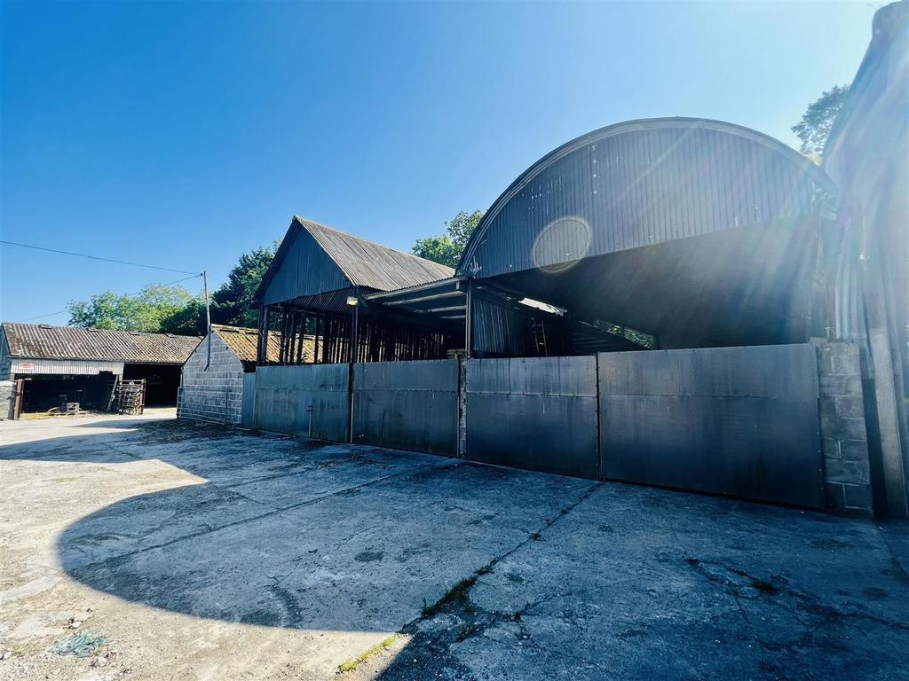 Dutch barn with lean to