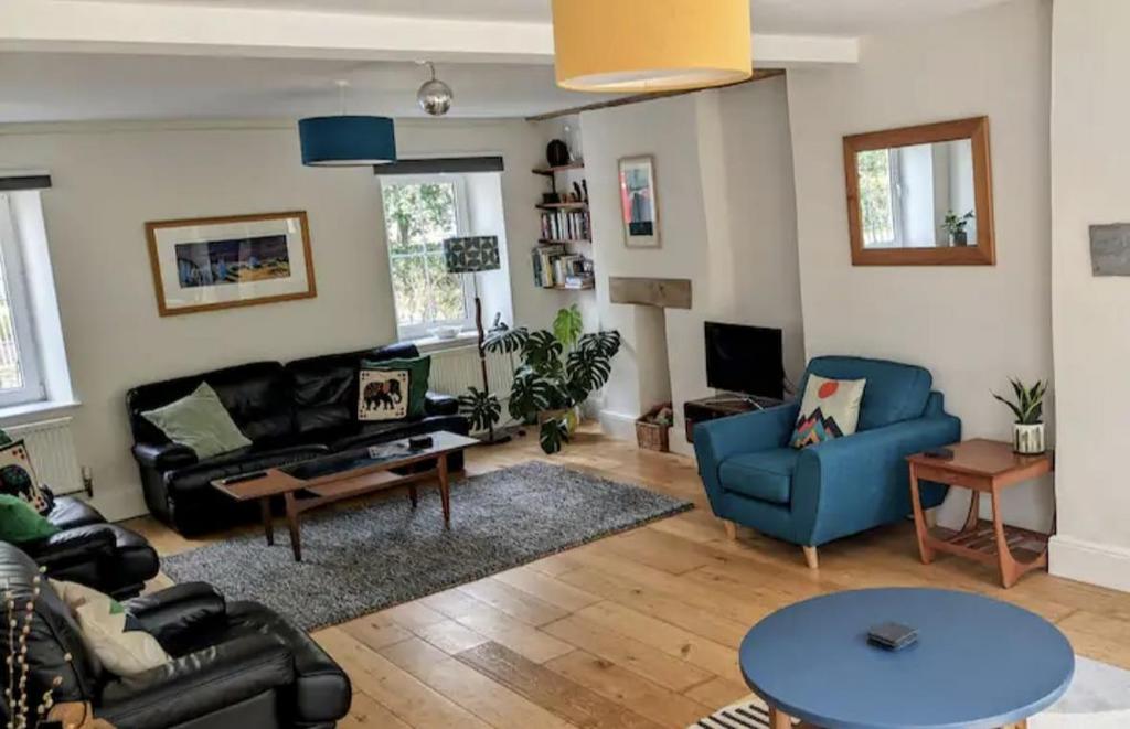 A further room view