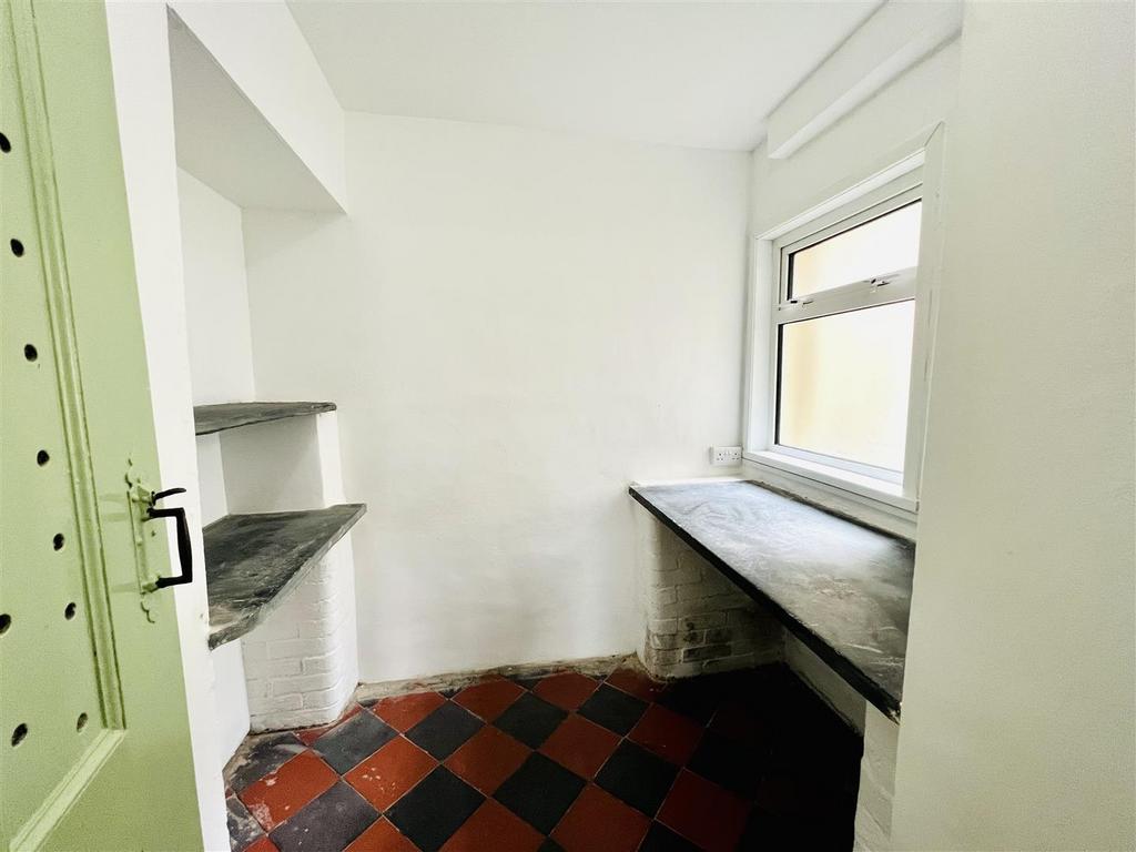 Walk in pantry
