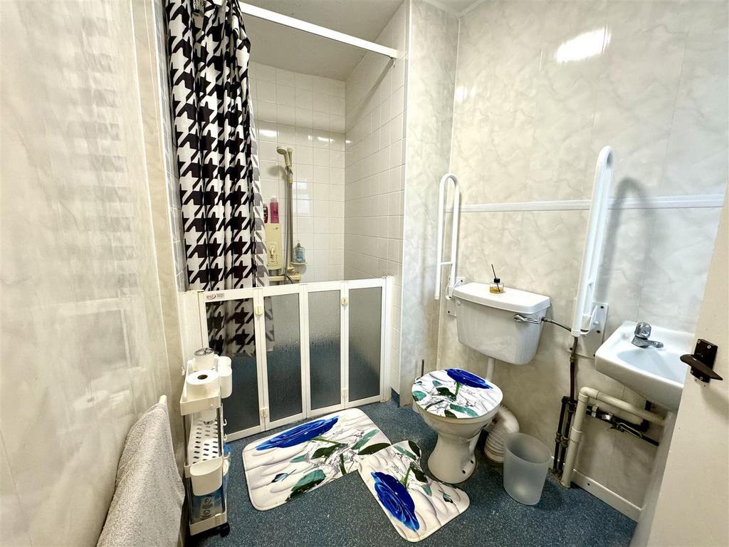 Rear hall / shower room