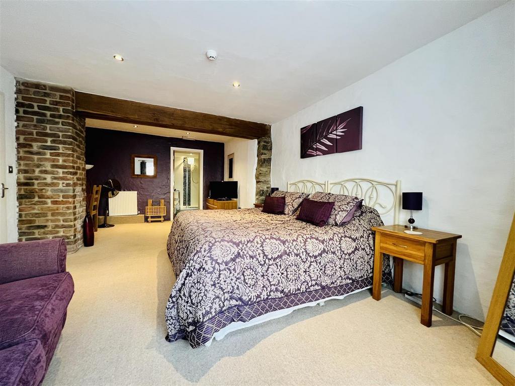 Guest bedroom 2