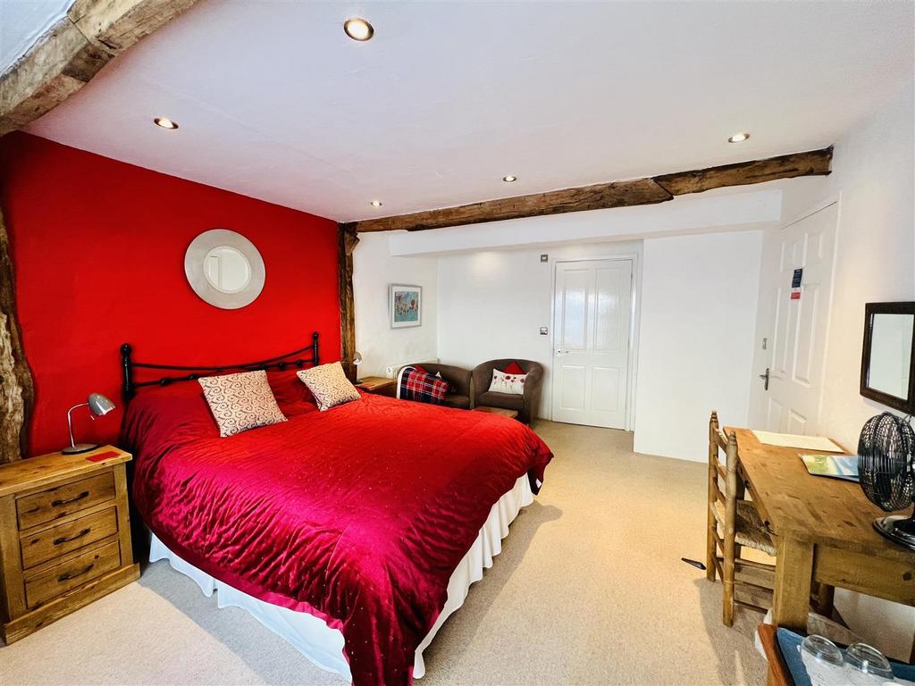 Guest bedroom 1