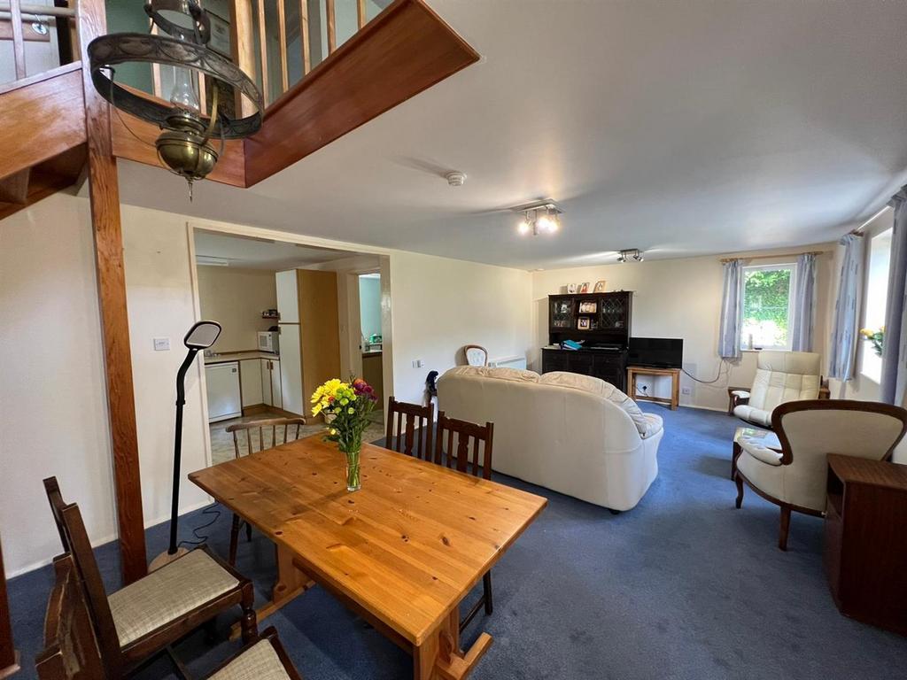 Lounge / dining room