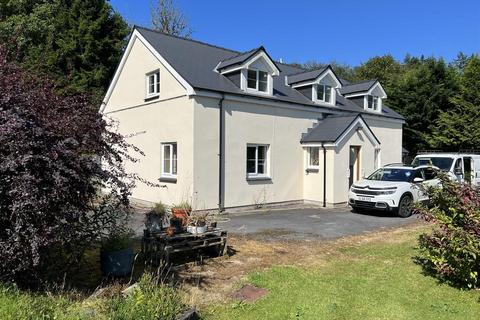 undefined, Gwynfe, Llangadog