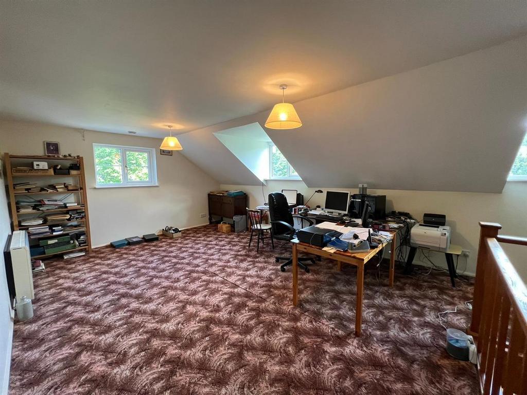 1 st floor galleried landing