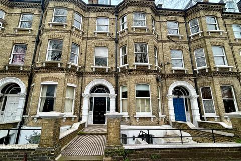 3 bedroom flat to rent, Cromwell Road, Hove