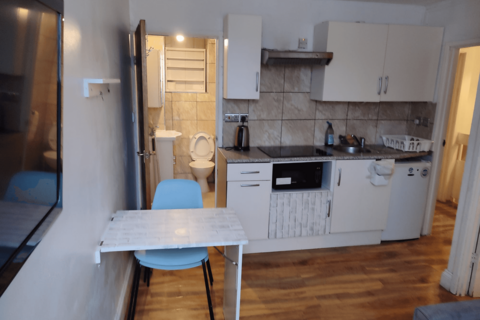 1 bedroom apartment to rent, Steele Road, London, N17