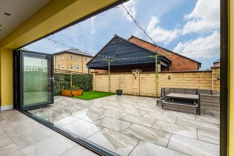 11 Fraser Way, Wakefield, WF1 2ZF