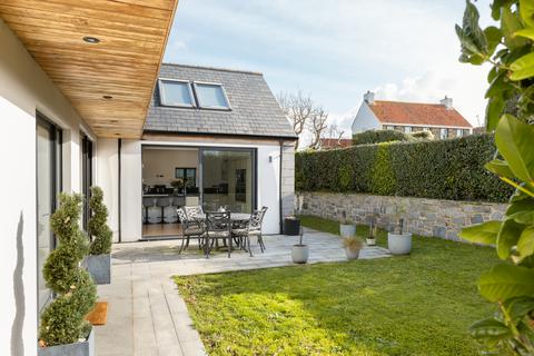 4 bedroom detached house for sale, Rue Des Cinq Vergees, St. Saviour, Guernsey
