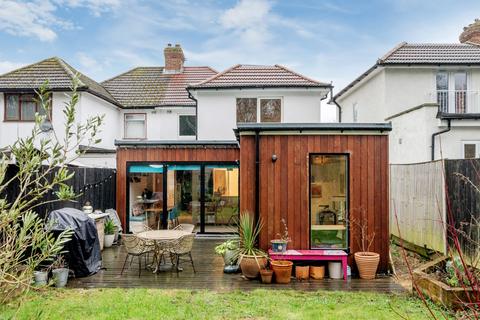 240 Queensway, West Wickham, BR4 9EA
