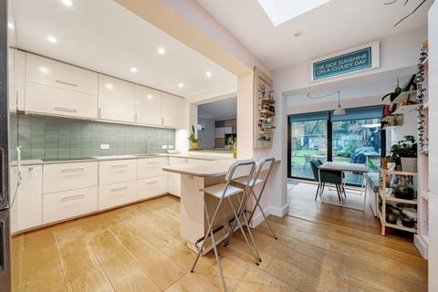 240 Queensway, West Wickham, BR4 9EA
