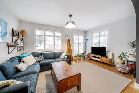 240 Queensway, West Wickham, BR4 9EA
