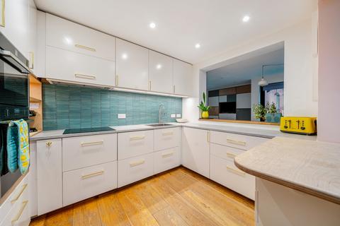 240 Queensway, West Wickham, BR4 9EA