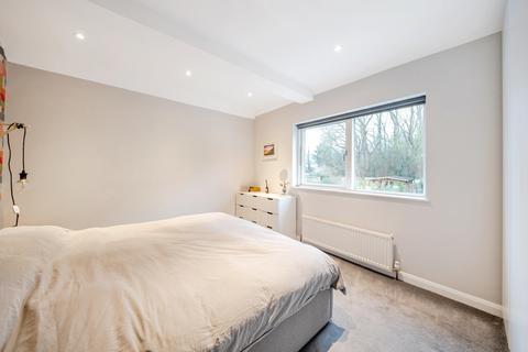 240 Queensway, West Wickham, BR4 9EA