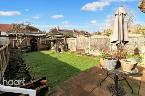 3 bedroom terraced house for sale, Crosby Road, Dagenham