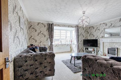 4 bedroom detached house for sale, Lathkill Grove, Chesterfield S45