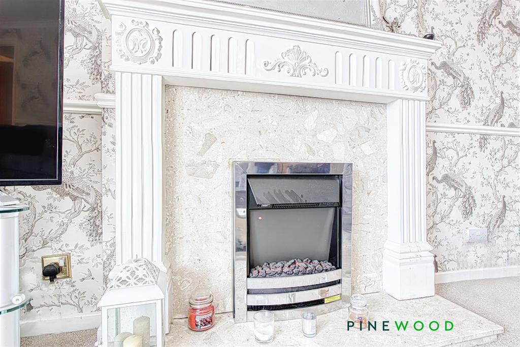 Lounge   fireplace