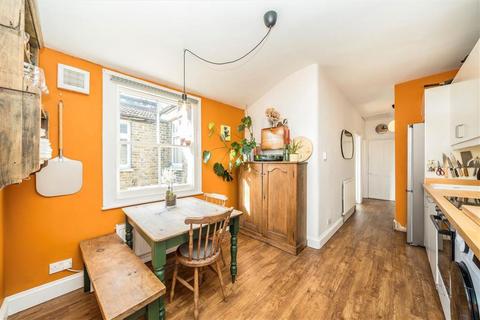 2 bedroom flat for sale, Elthruda Road, London SE13