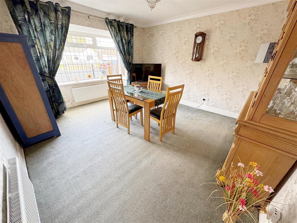 Dining room bedroom 2
