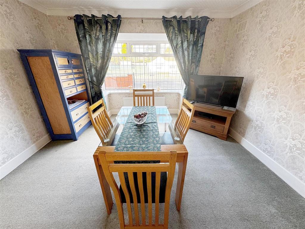 Dining room bedroom 2