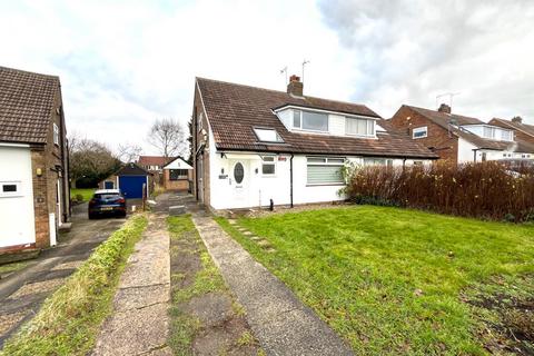 3 bedroom semi-detached house to rent, High Ash Mount, Leeds