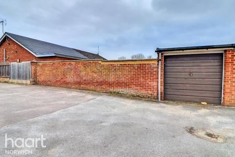 2 bedroom semi-detached bungalow for sale, Meadow Close, Norwich