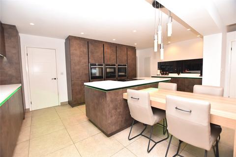 4 bedroom detached house for sale, Laurel Hill Way, Leeds, West Yorkshire