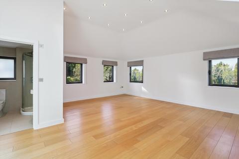 5 bedroom detached house to rent, Woodpecker Close, Cobham, Surrey, KT11