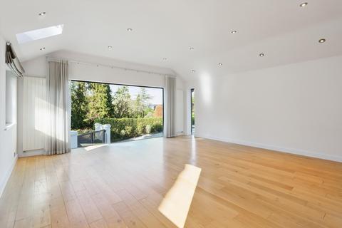 5 bedroom detached house to rent, Woodpecker Close, Cobham, Surrey, KT11