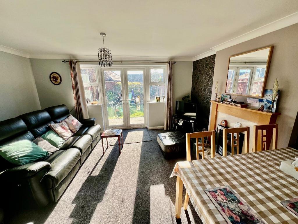 Lounge/Dining Room