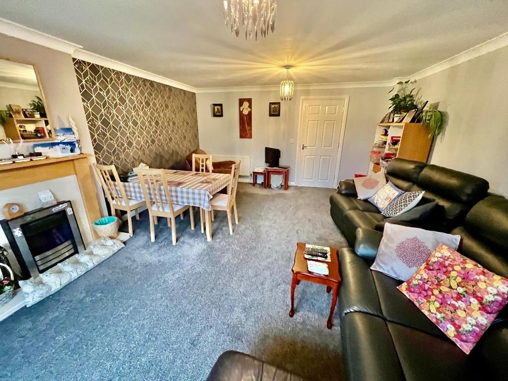 Lounge/Dining Room